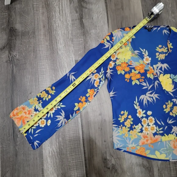 Guess Cross Over Floral Top - Picture 8 of 12